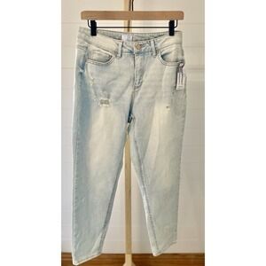 Time and Tru Women's High Rise Denim Mom Jeans, Light Blue, 27 Inseam, Size 6